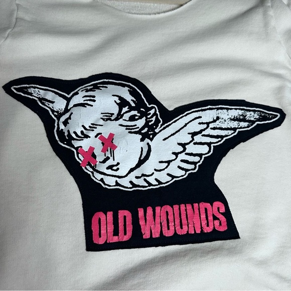 Sweatshirt handmade with old wounds up cycle cracked graphic raw hem - Picture 3 of 7